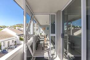 Stylish and Central 1 BD in Green Point