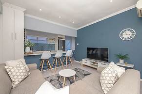 Stylish and Central 1 BD in Green Point
