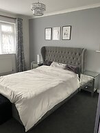 Gorgeous 2-bed Apt in Leafy Richmond!