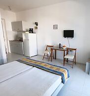 Lefteris Insta-worthy Studio With Balcony