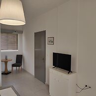 Lefteris Spacious APT Near Ialysos Beach