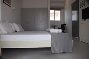 Lefteris Spacious APT Near Ialysos Beach