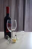 Lefteris Spacious APT Near Ialysos Beach