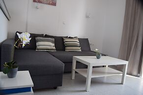 Lefteris Spacious APT Near Ialysos Beach