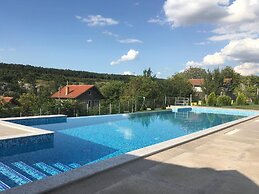 Luxurious Sunset Villa with Pool