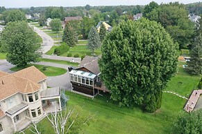 Waterfront Cottage 4 BD by GLOBALSTAY