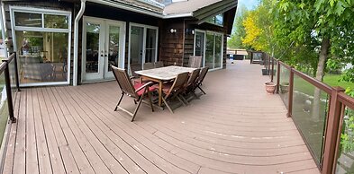 Waterfront Cottage 4 BD by GLOBALSTAY
