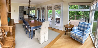 Waterfront Cottage 4 BD by GLOBALSTAY