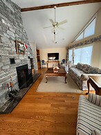 Waterfront Cottage 4 BD by GLOBALSTAY