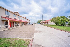 Texan Inn By OYO Beeville US-181