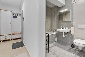 Karina 2BDR Apartment