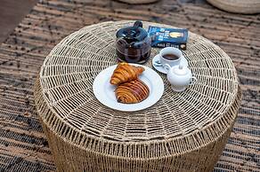 Capital 2 Bed Olive Tree Line By YourHost