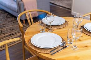 Capital 2 Bed Olive Tree Line By YourHost