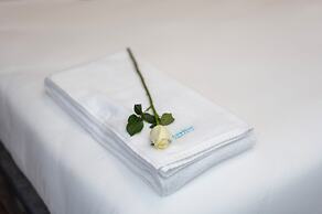 Capital 2 Bed Olive Tree Line By YourHost