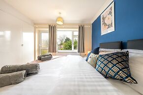 Pierocks Carver Entire House, Free Parking and Wi-fi in High Wycombe