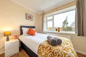 Pierocks Carver Entire House, Free Parking and Wi-fi in High Wycombe