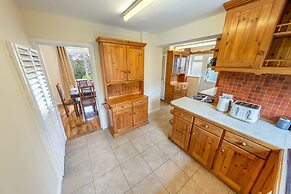 Pierocks Carver Entire House, Free Parking and Wi-fi in High Wycombe