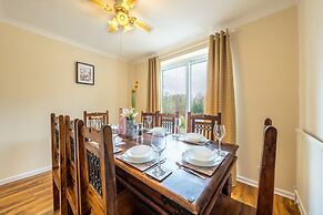 Pierocks Carver Entire House, Free Parking and Wi-fi in High Wycombe