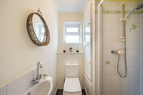 Pierocks Carver Entire House, Free Parking and Wi-fi in High Wycombe