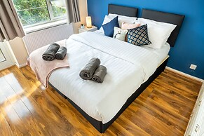 Pierocks Carver Entire House, Free Parking and Wi-fi in High Wycombe