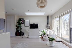 Airy & Modern 1BD Flat in Maida Vale