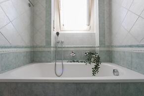 Casa Torricelli in Zona Crocetta by Wonderful Italy