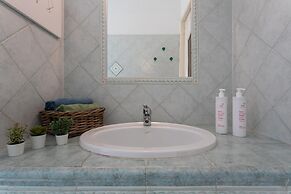 Casa Torricelli in Zona Crocetta by Wonderful Italy