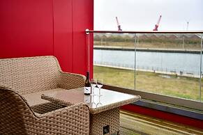 Just Stay Wales - Waterfront Townhouse