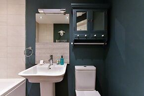 Just Stay Wales - Waterfront Townhouse