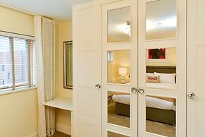 Just Stay Wales - Waterfront Townhouse