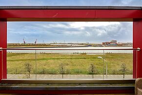 Just Stay Wales - Waterfront Townhouse