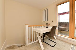 Just Stay Wales - Waterfront Townhouse