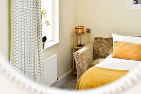 Just Stay Wales - Waterfront Townhouse