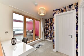 Just Stay Wales - Waterfront Townhouse