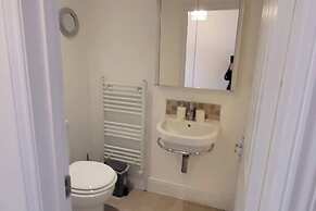 Apartment - Sleeps 2 - Parking - Wi-fi