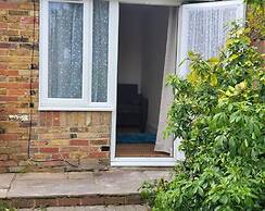 Cozy Central One Bedroom Flat