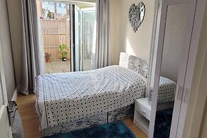 Apartment - Sleeps 2 - Parking - Wi-fi