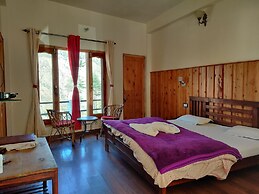 Hotel Burans And Restaurant