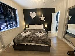 Willows Worthing 4 bed With ev Charger & sea Views