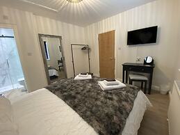 Willows Worthing 4 bed With ev Charger & sea Views