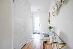 New 3BR Townhouse, Minutes to Niagara Falls and Brock University by GL