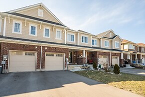 New 3BR Townhouse, Minutes to Niagara Falls and Brock University by GL