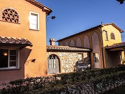 Residence con piscina a Monteverdi