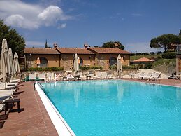 Residence con piscina a Monteverdi