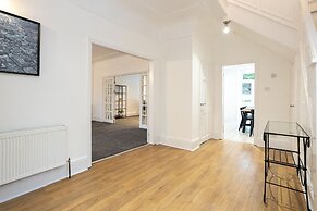 Pillo Rooms - 4BR House near Heaton Park