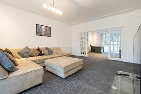 Pillo Rooms - 4BR House near Heaton Park