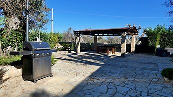 Villa Piana - Con Piscina ed Ampio Giardino Privato