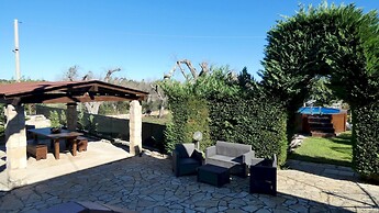 Villa Piana - Con Piscina ed Ampio Giardino Privato