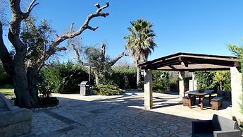 Villa Piana - Con Piscina ed Ampio Giardino Privato