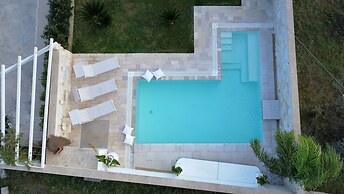 Villa Gargasole - Eleganza e Comfort con Piscina Privata